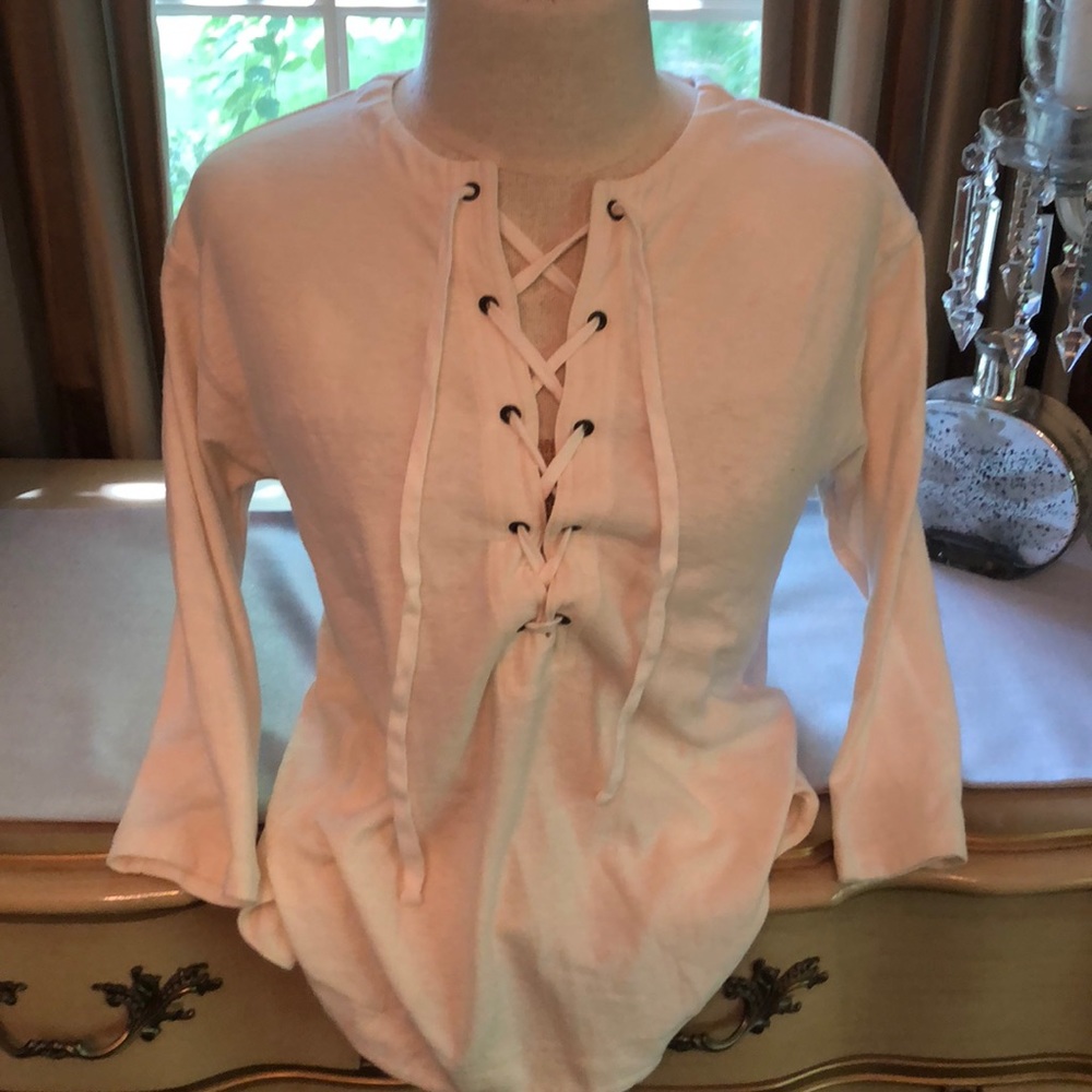 Hi/low sleeve too with v-neck tie front